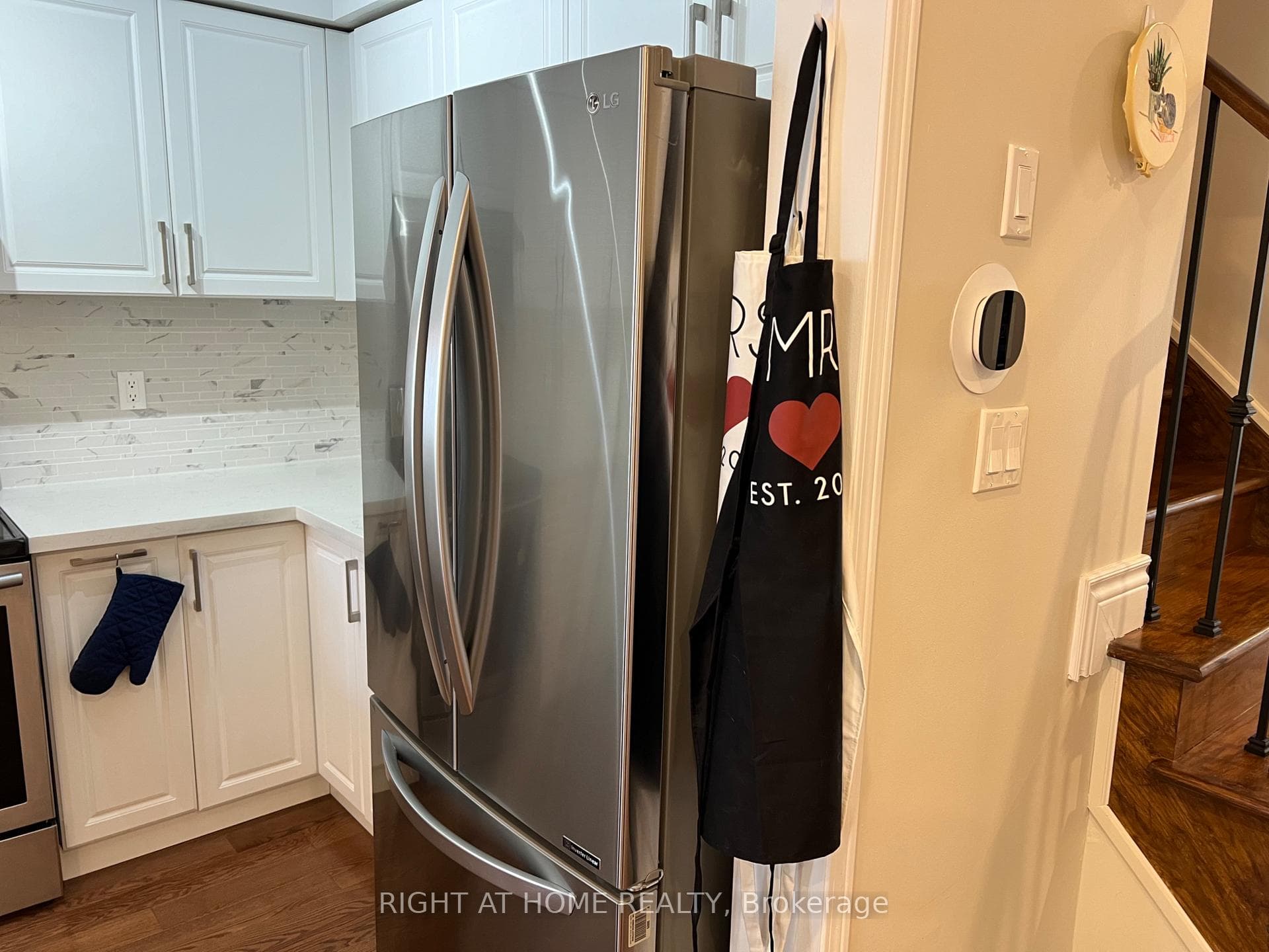222 Deepsprings Crescent photo 40