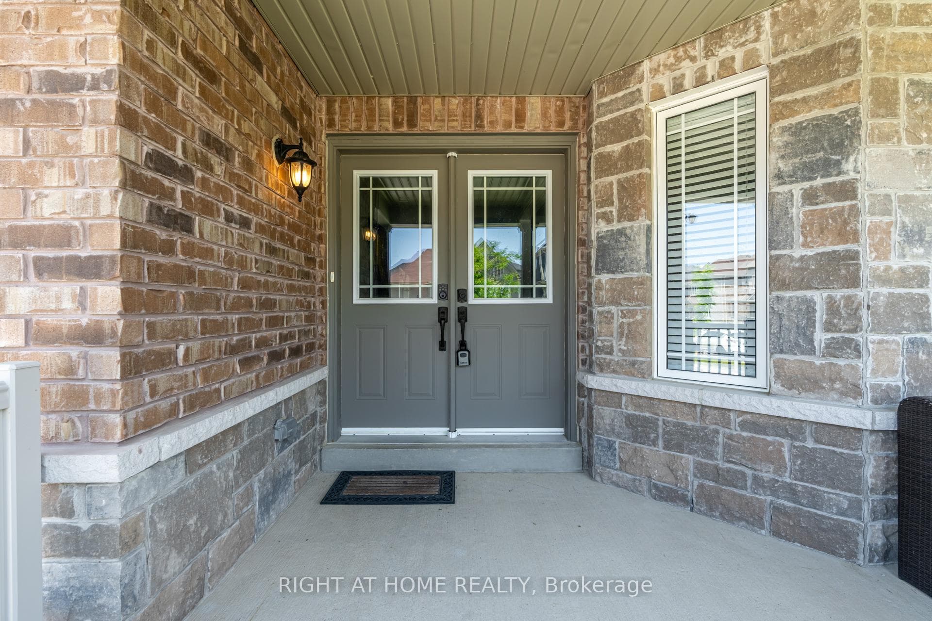 1341 Bardeau Street photo 2