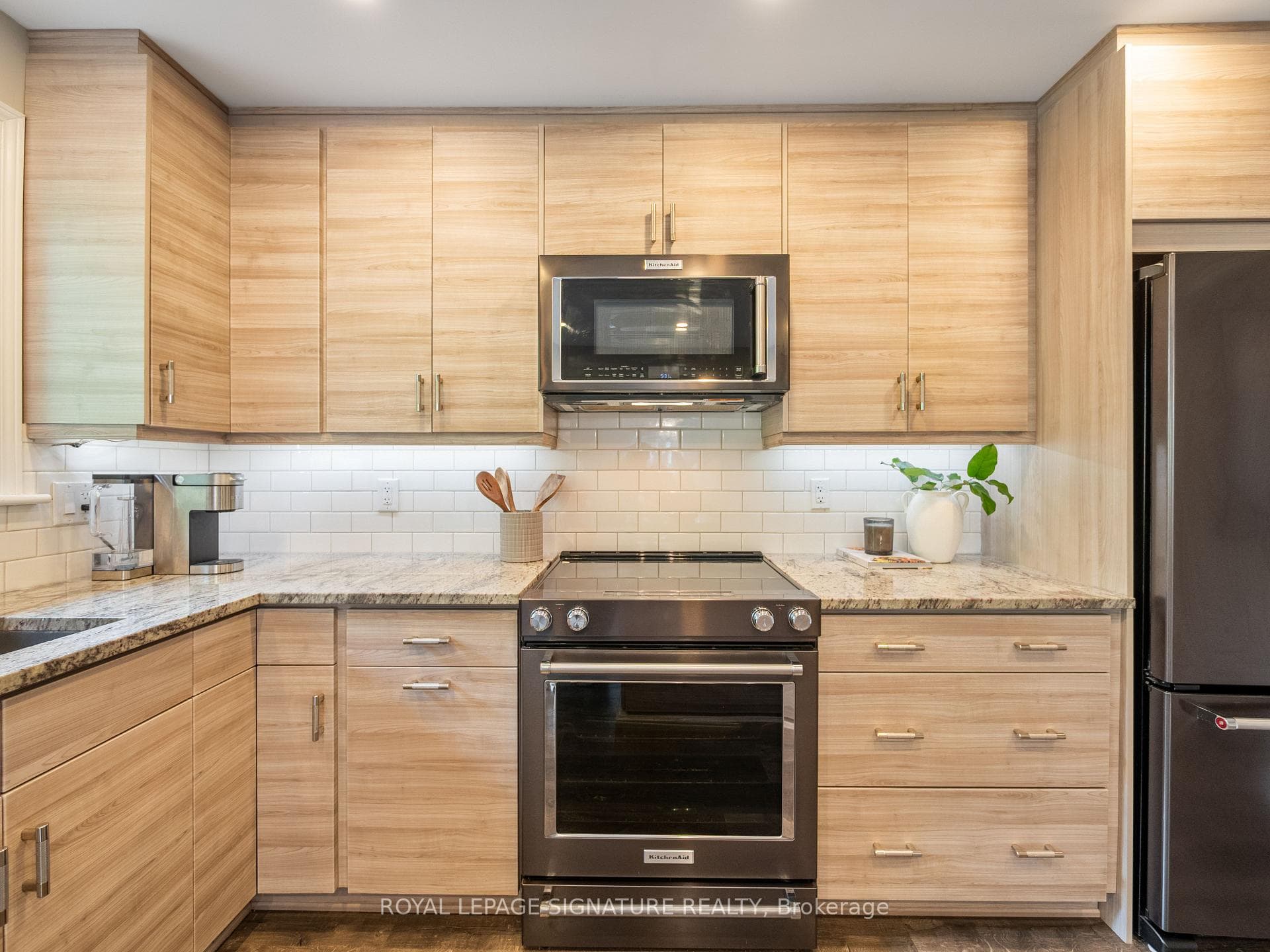 245 Appleby Road photo 7