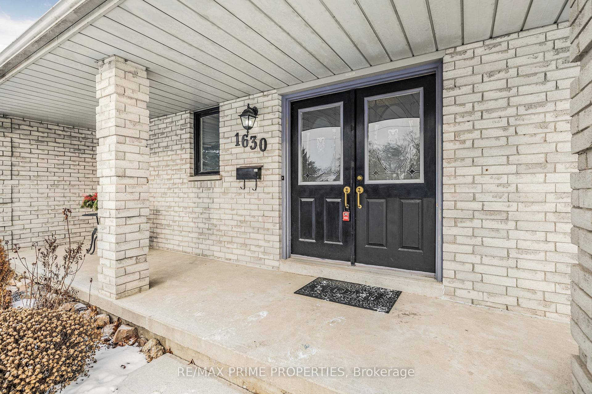 1630 Mount Albert Road photo 2
