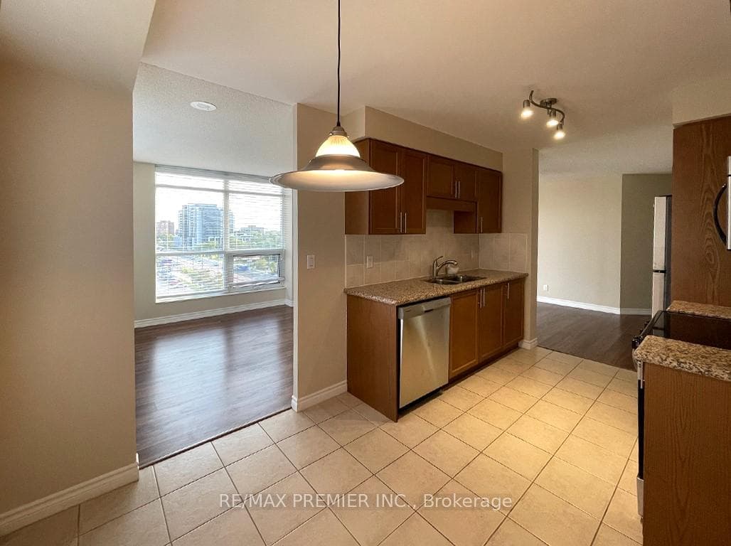 18 Harding Boulevard Unit 721 photo 9