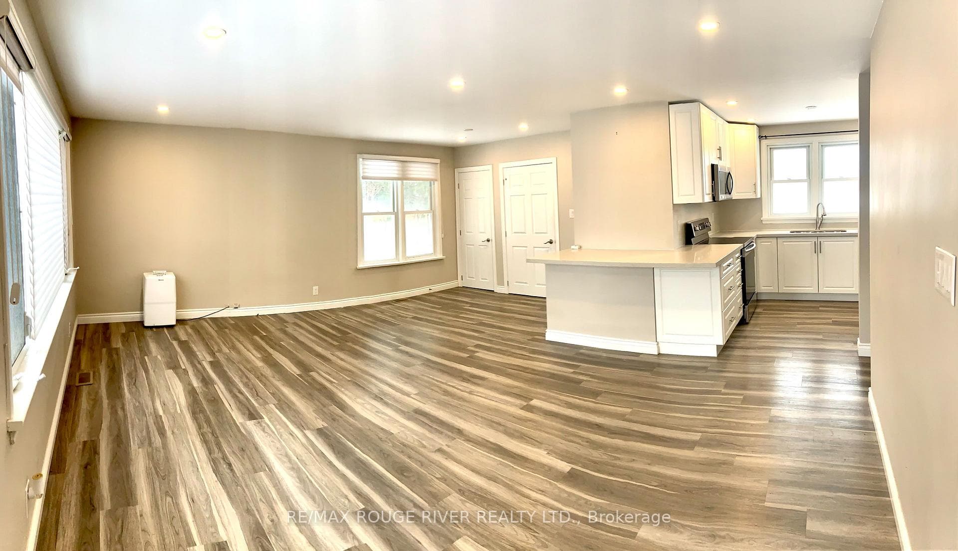 513 Rossland Road Unit Upper photo 5