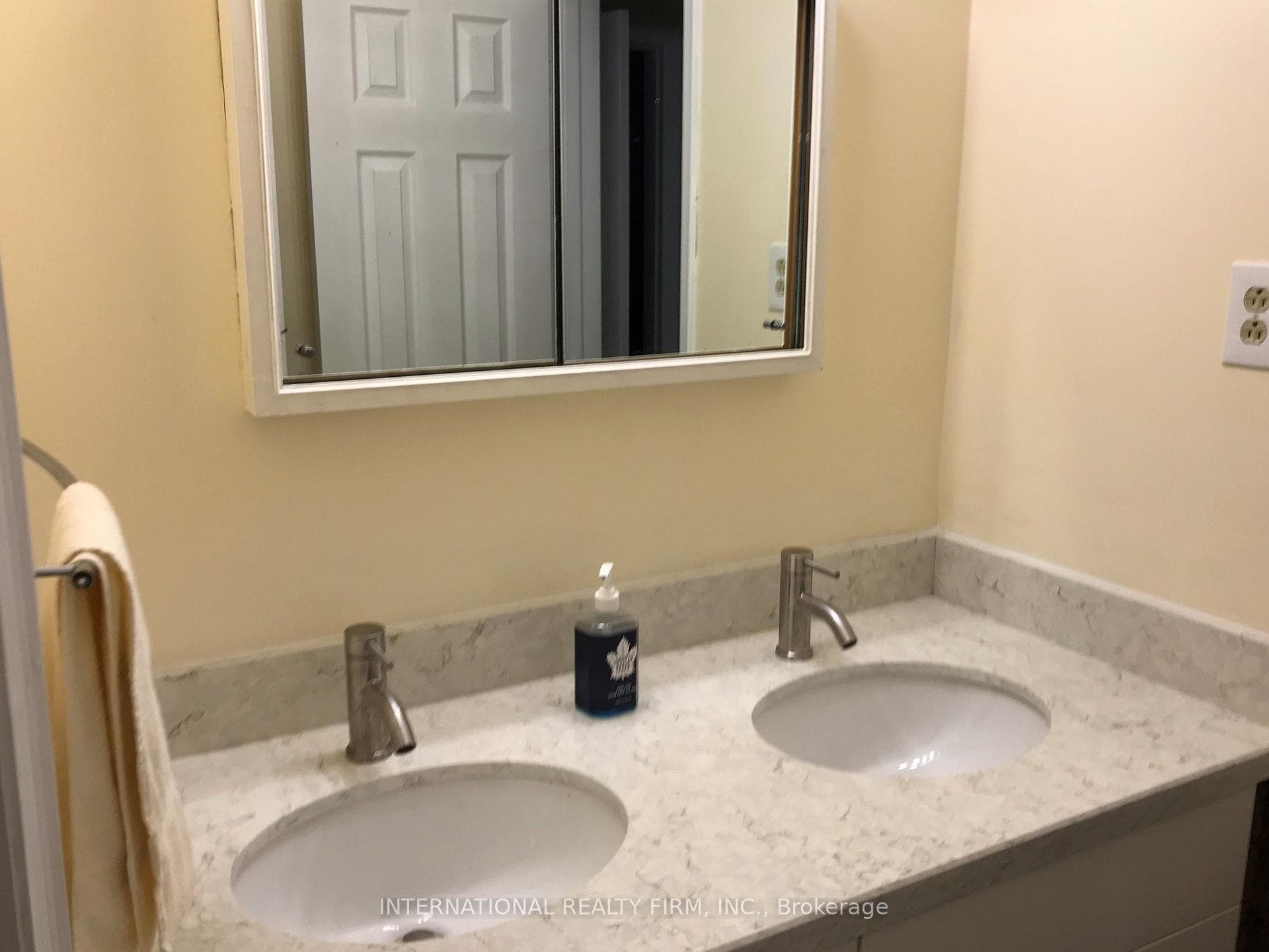 11 Misthollow Square Unit Upper Unit photo 9