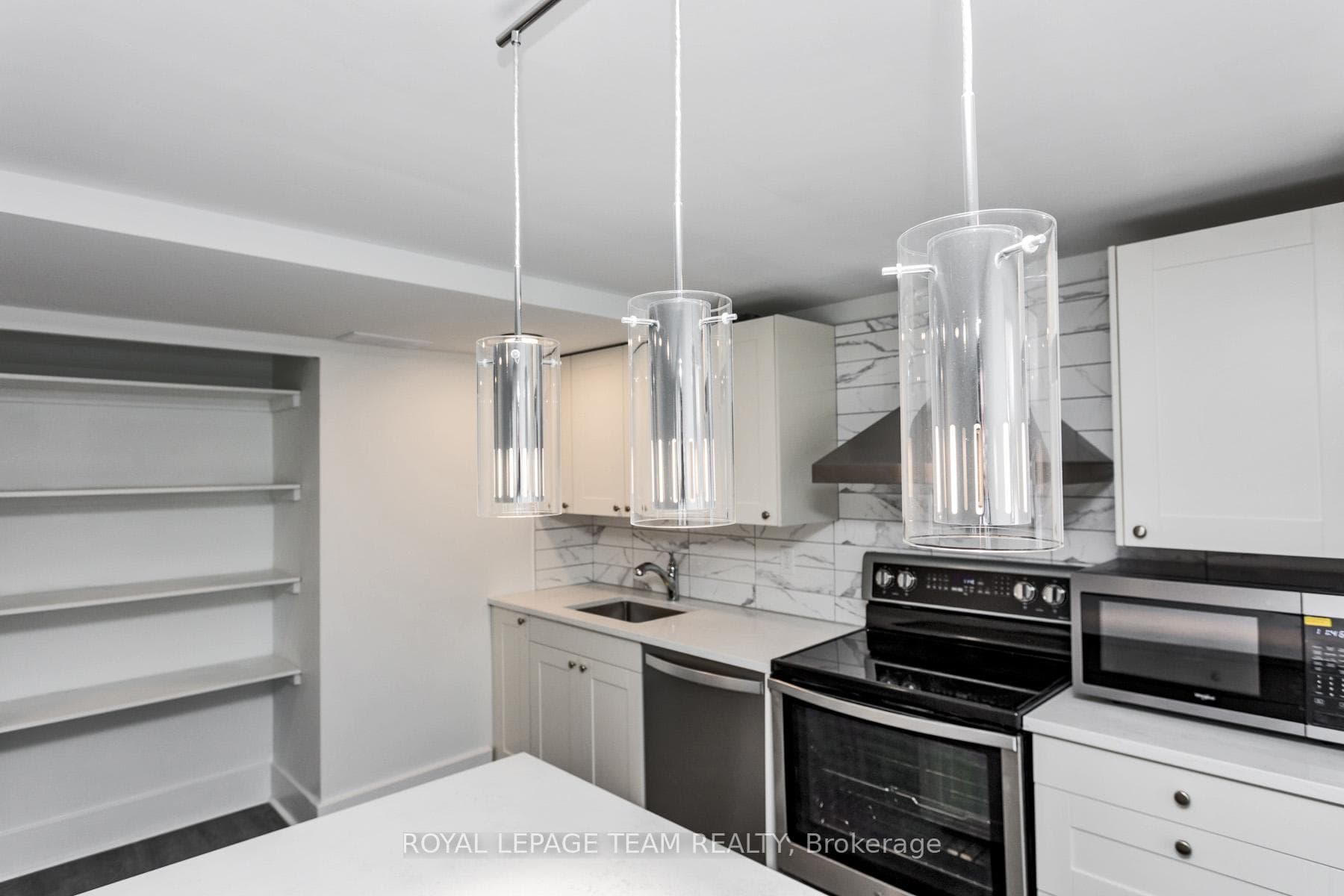 790 Bronson Avenue photo 17