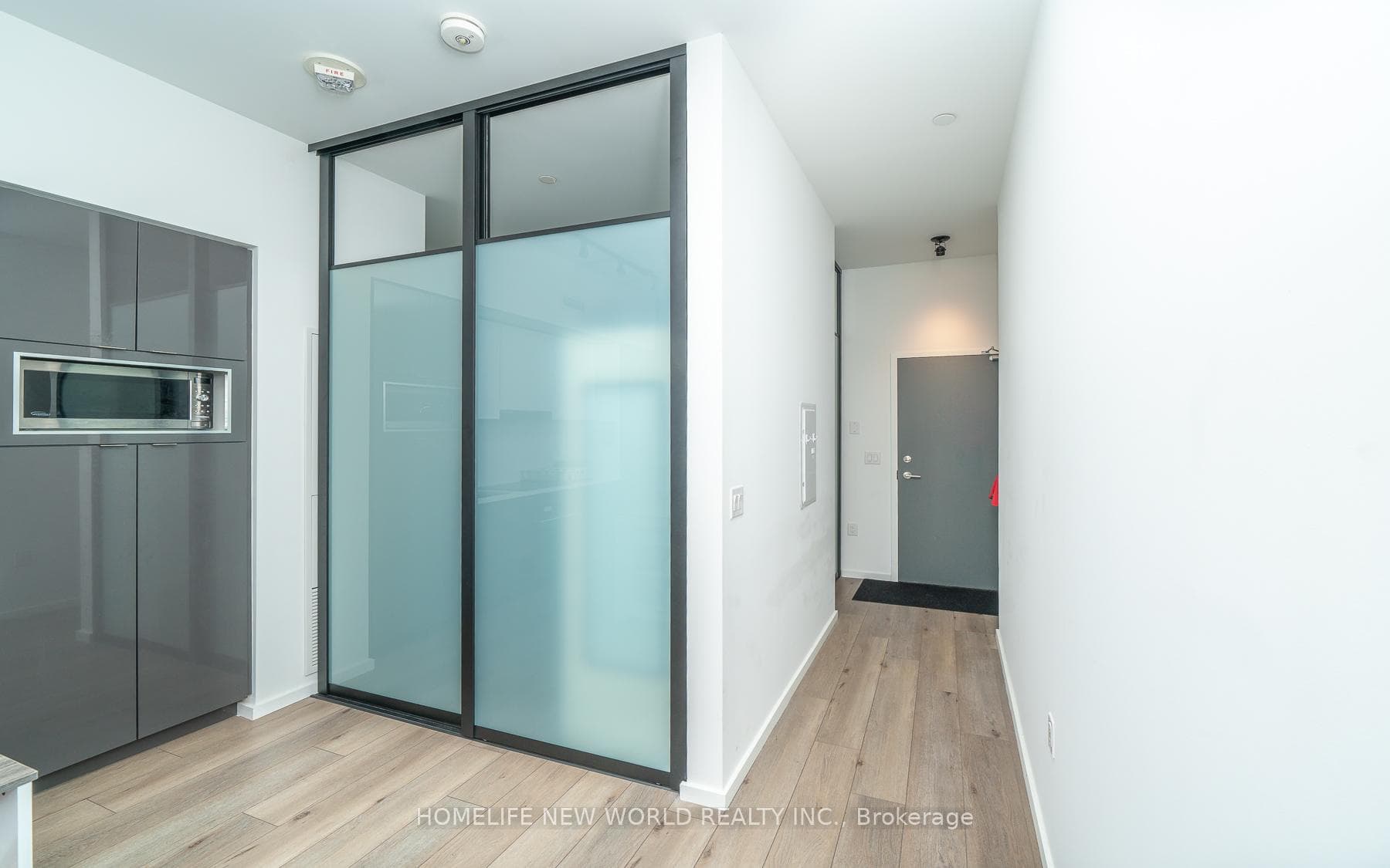 21 Lawren Harris Square Unit PH09 photo 4