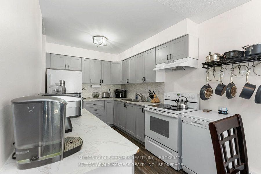 19 MacPherson Avenue Unit 28 photo 18