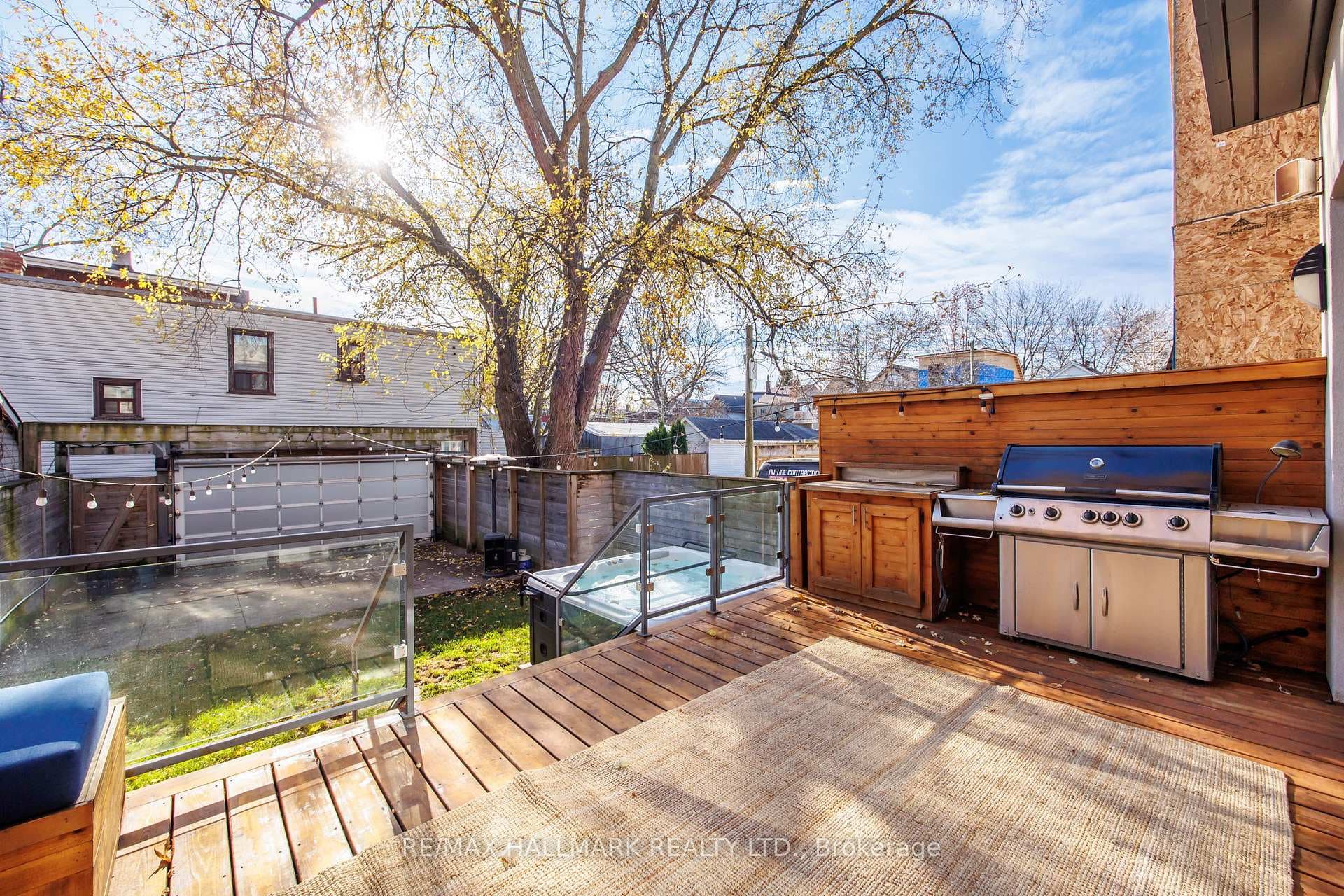 1549 Dundas Street photo 35
