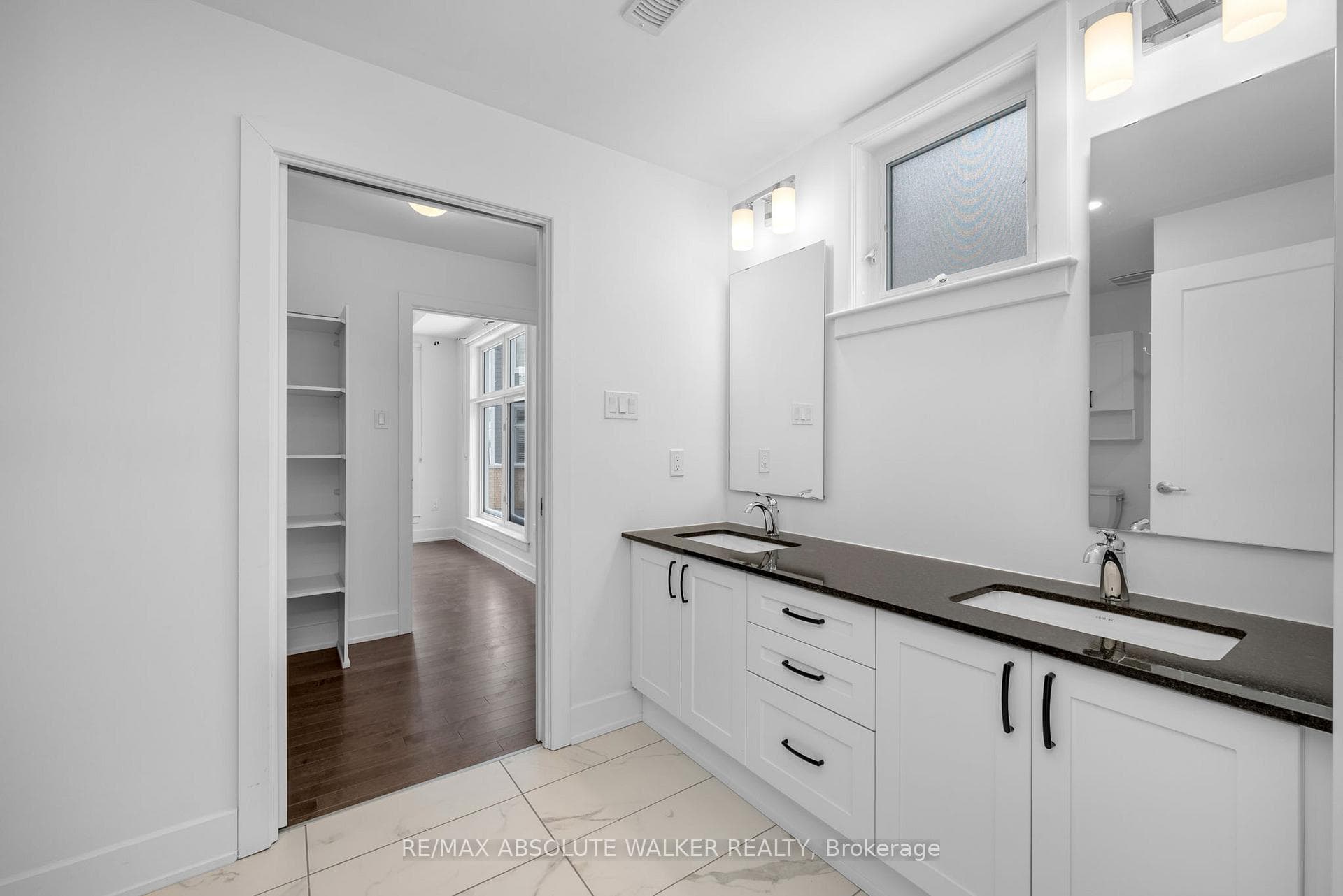 305 Elizabeth Cosgrove Private Unit 101 photo 29
