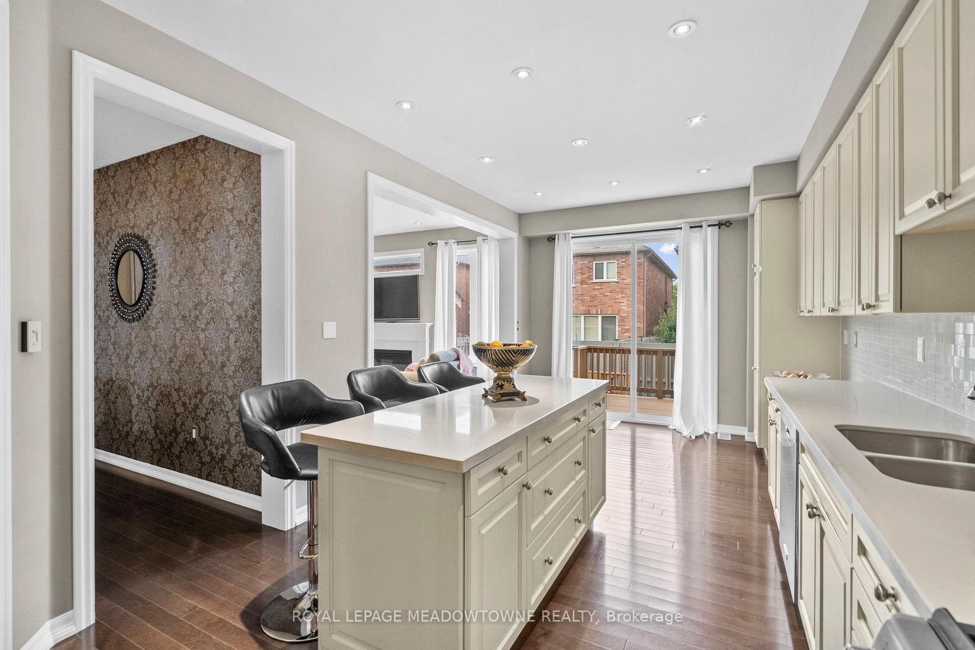 589 Bartleman Terrace photo 11