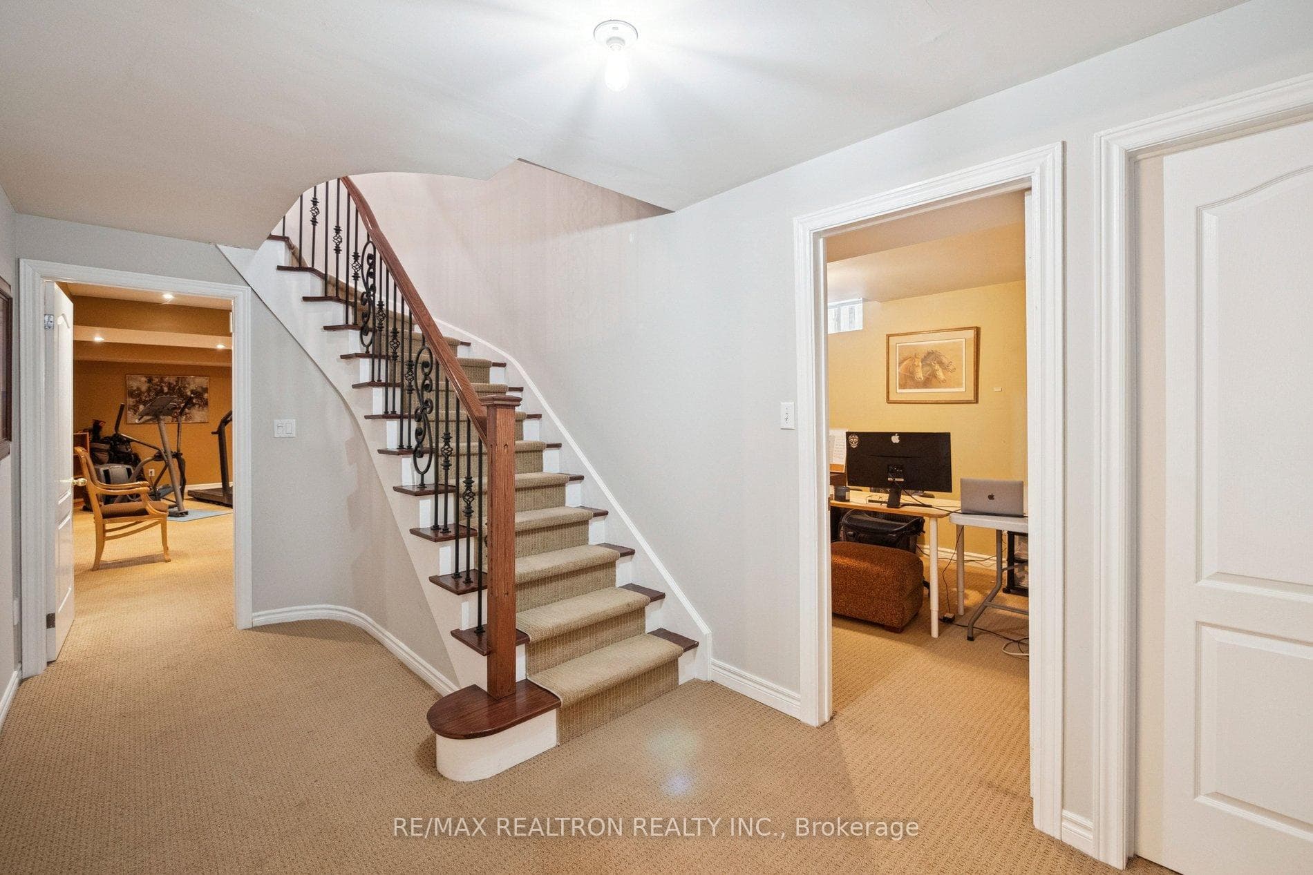 174 Hammerstone Crescent photo 37
