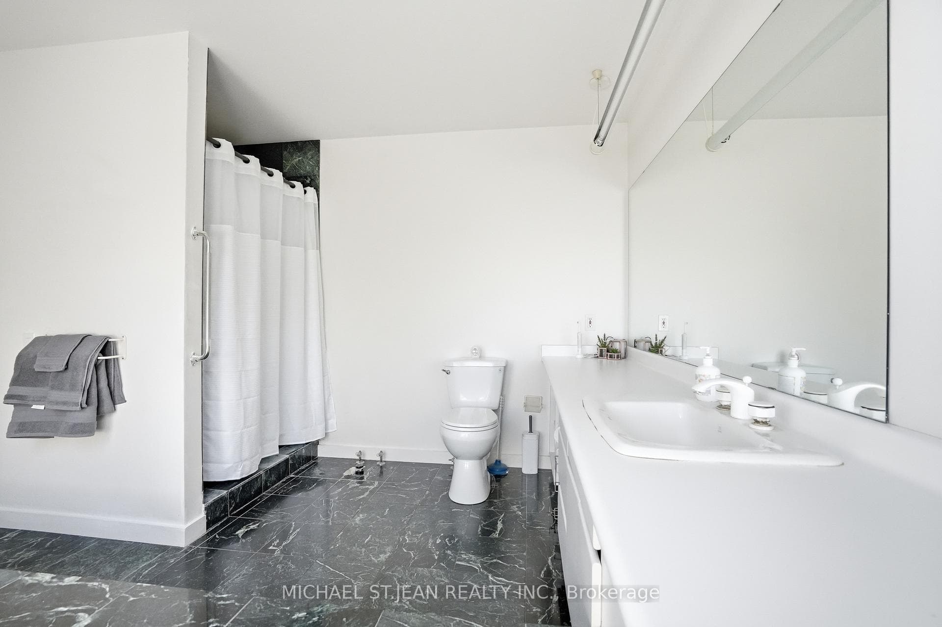 1314 Safari Road photo 33