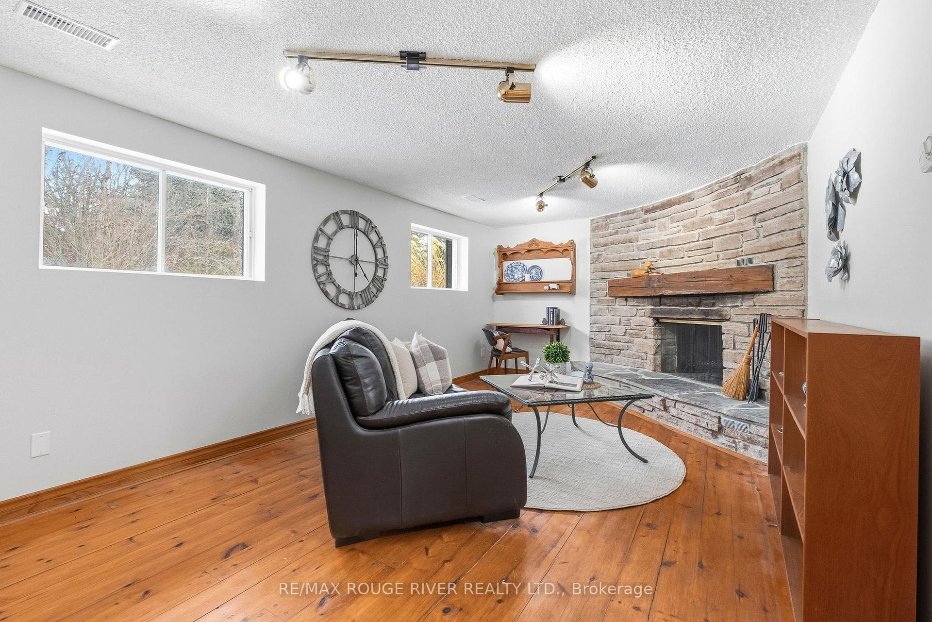 1020 Elgin Street photo 25