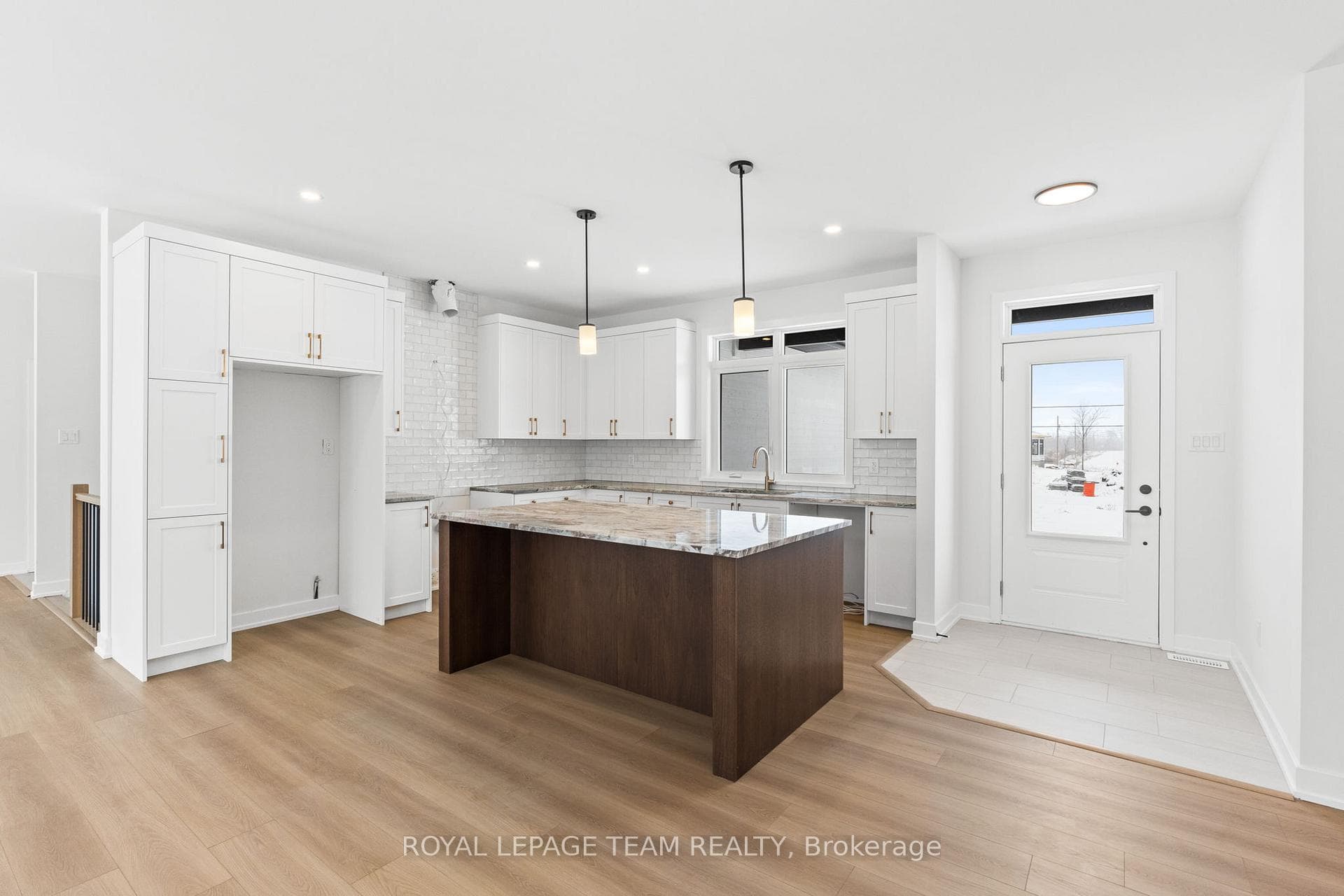 54 TENNANT Drive photo 4