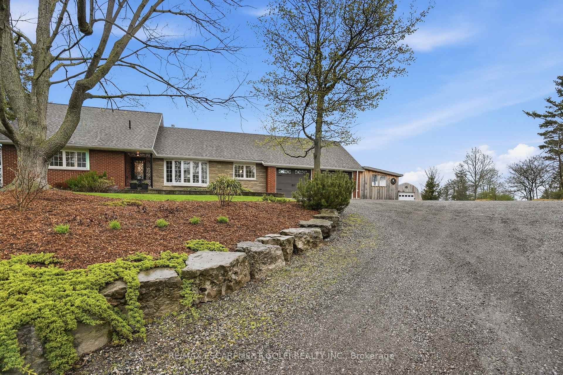800 Hall Road photo 2