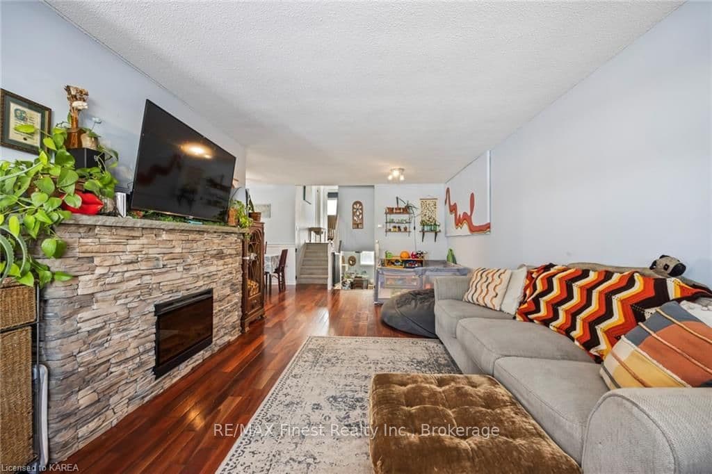 583 WHISTLER Terrace photo 6