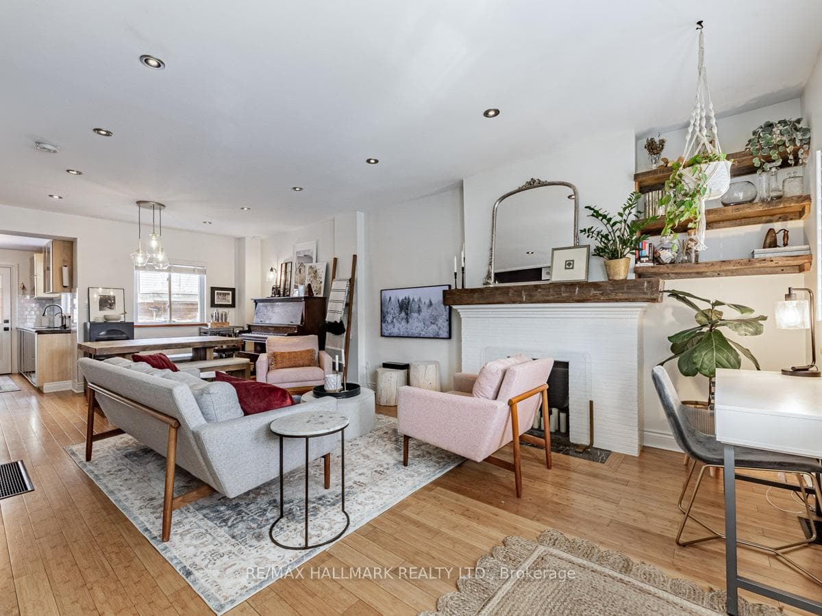1584 Dundas Street photo 3