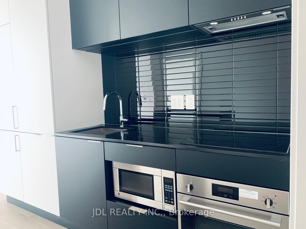 33 Helendale Avenue Unit 2507 photo 2