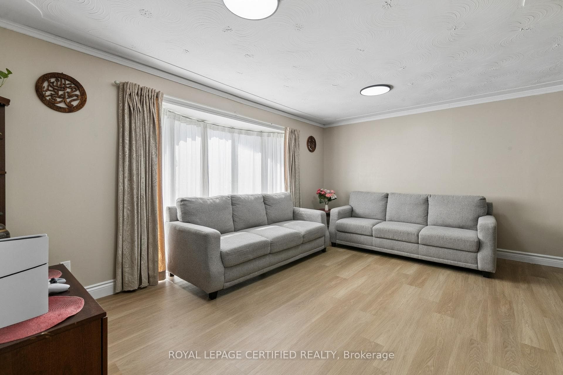 1121 Valentine Drive photo 7