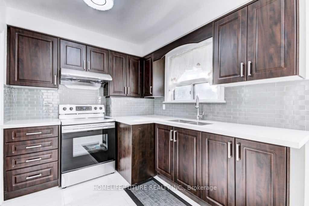 27 Kells Avenue Unit Main photo 7