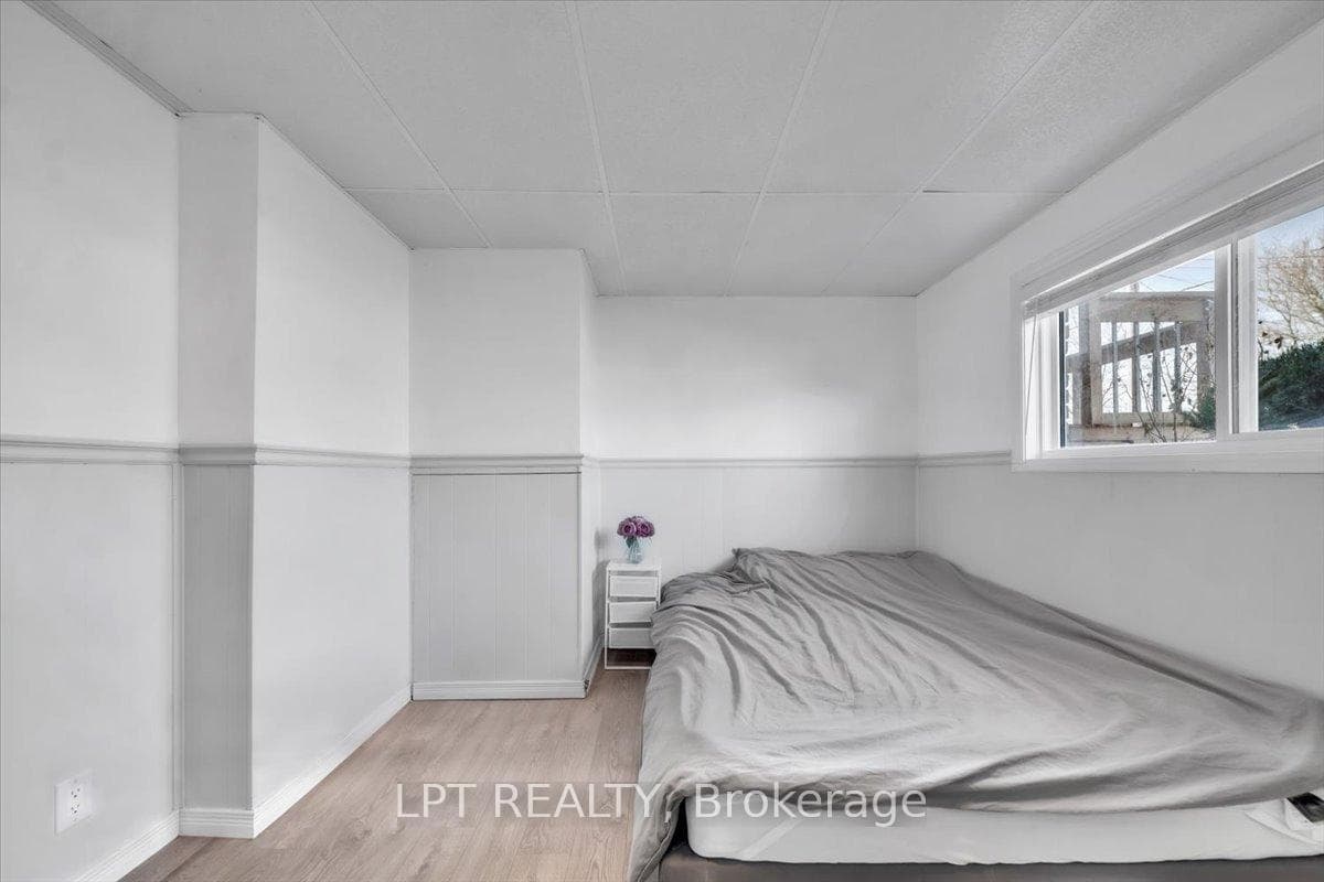 396 First Avenue photo 36