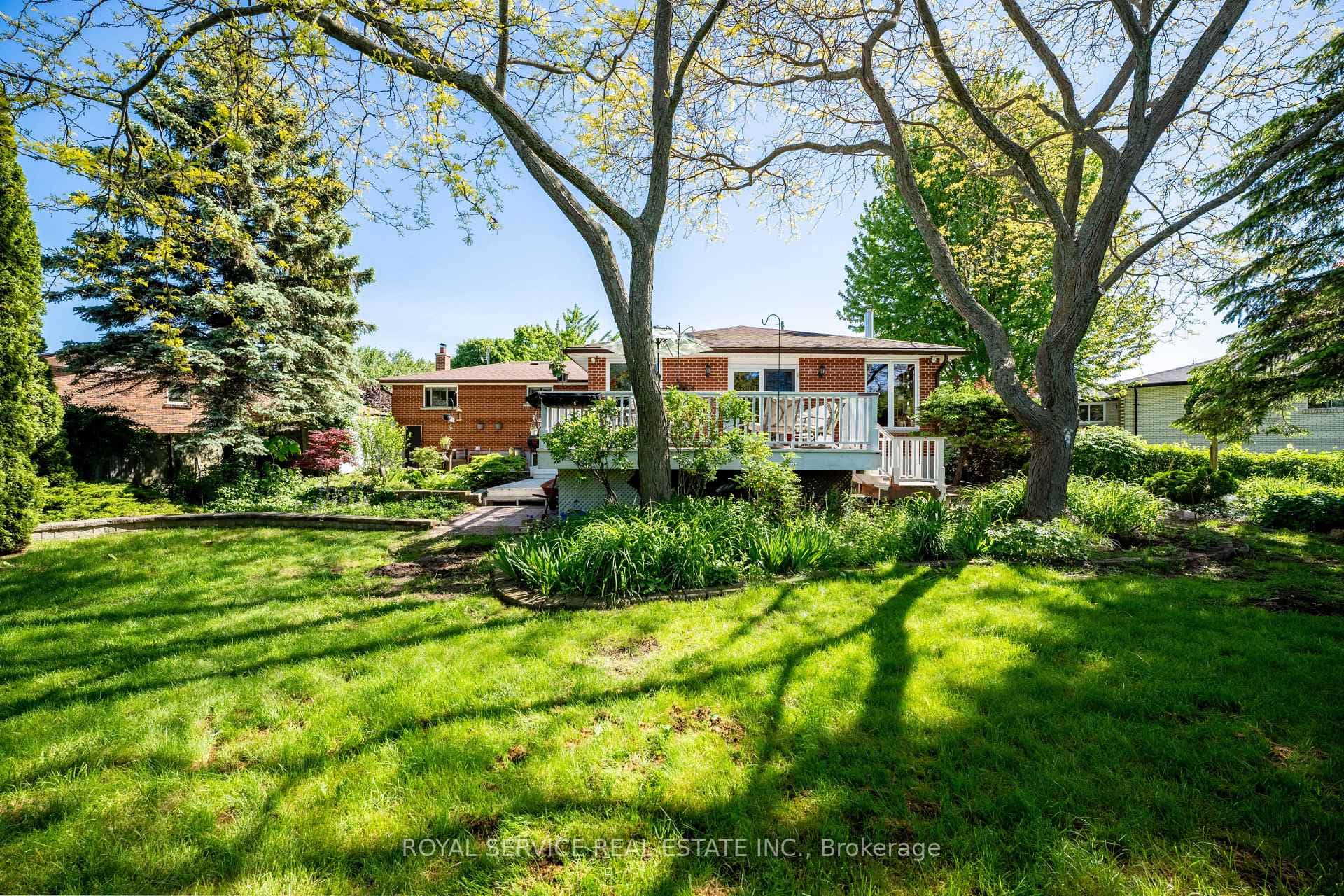 664 Hayden Crescent photo 30