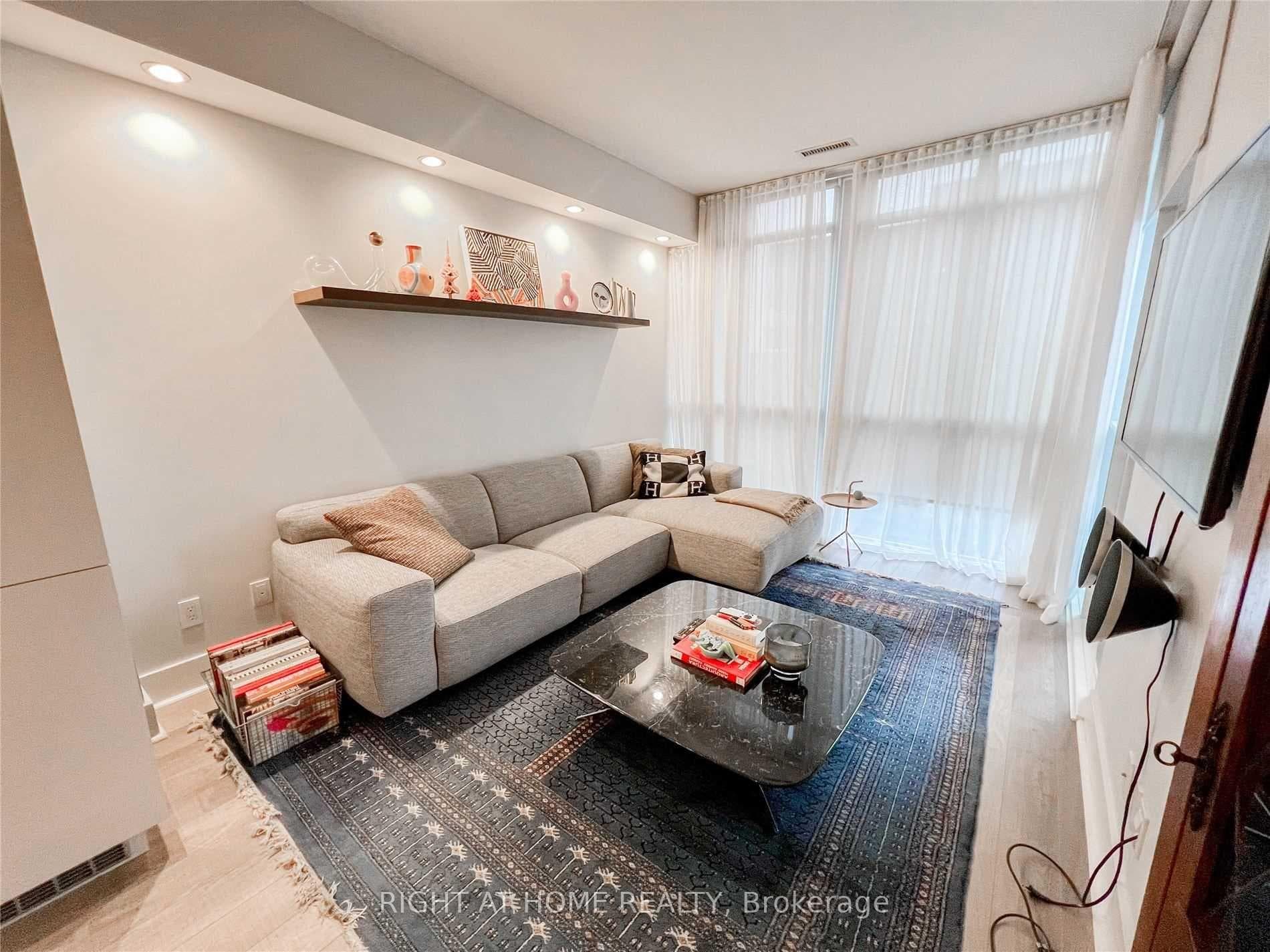 32 Davenport Road Unit 1106 photo 16