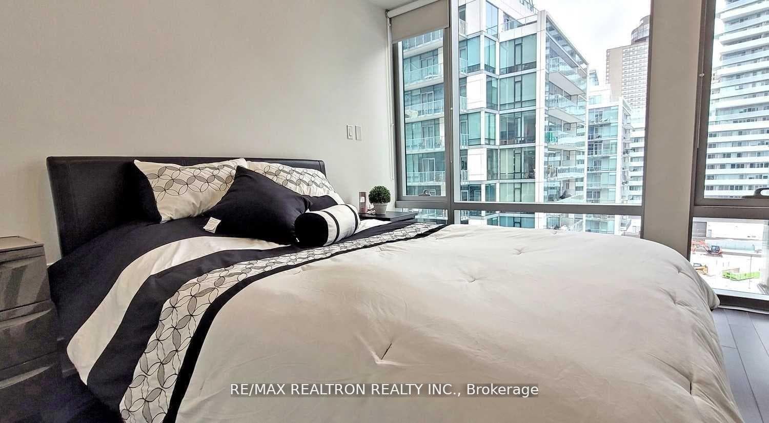 39 Queens Quay Unit 734 photo 15