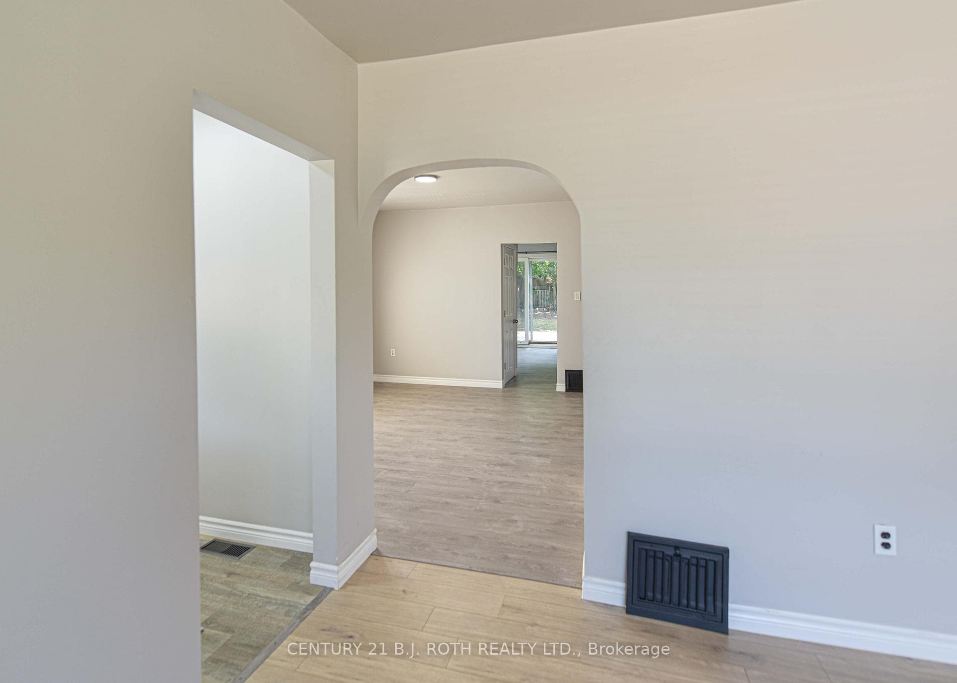 39 Westmount Drive photo 13