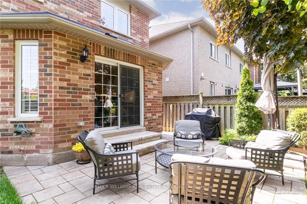 2120 Newell Crescent photo 30