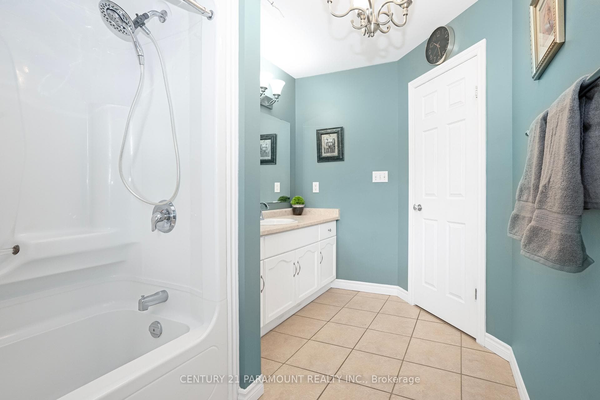 109 Hampson Crescent photo 23