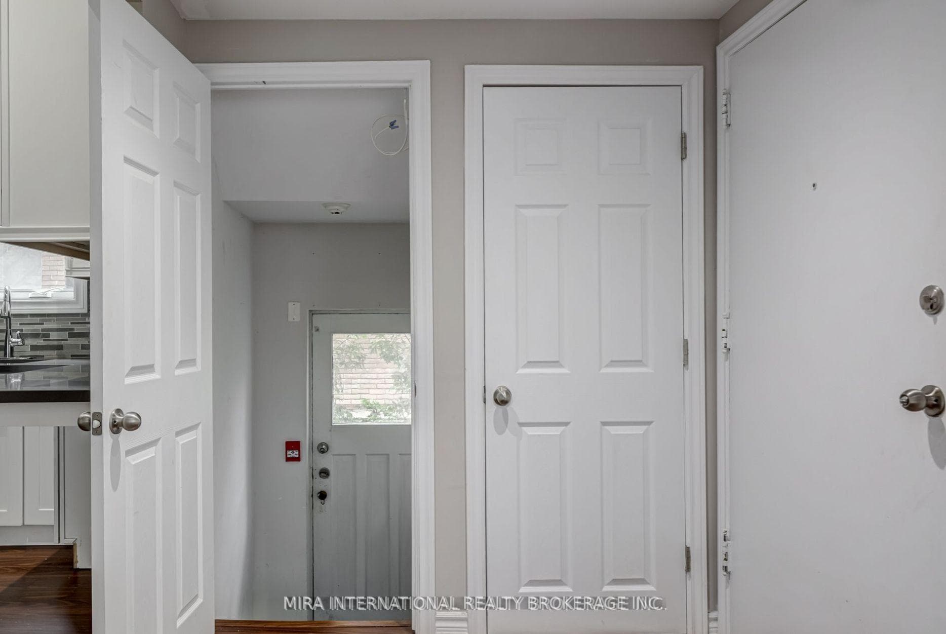 11 Laxton Avenue Unit 101 photo 12