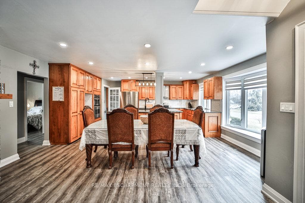 4182 William Street photo 9
