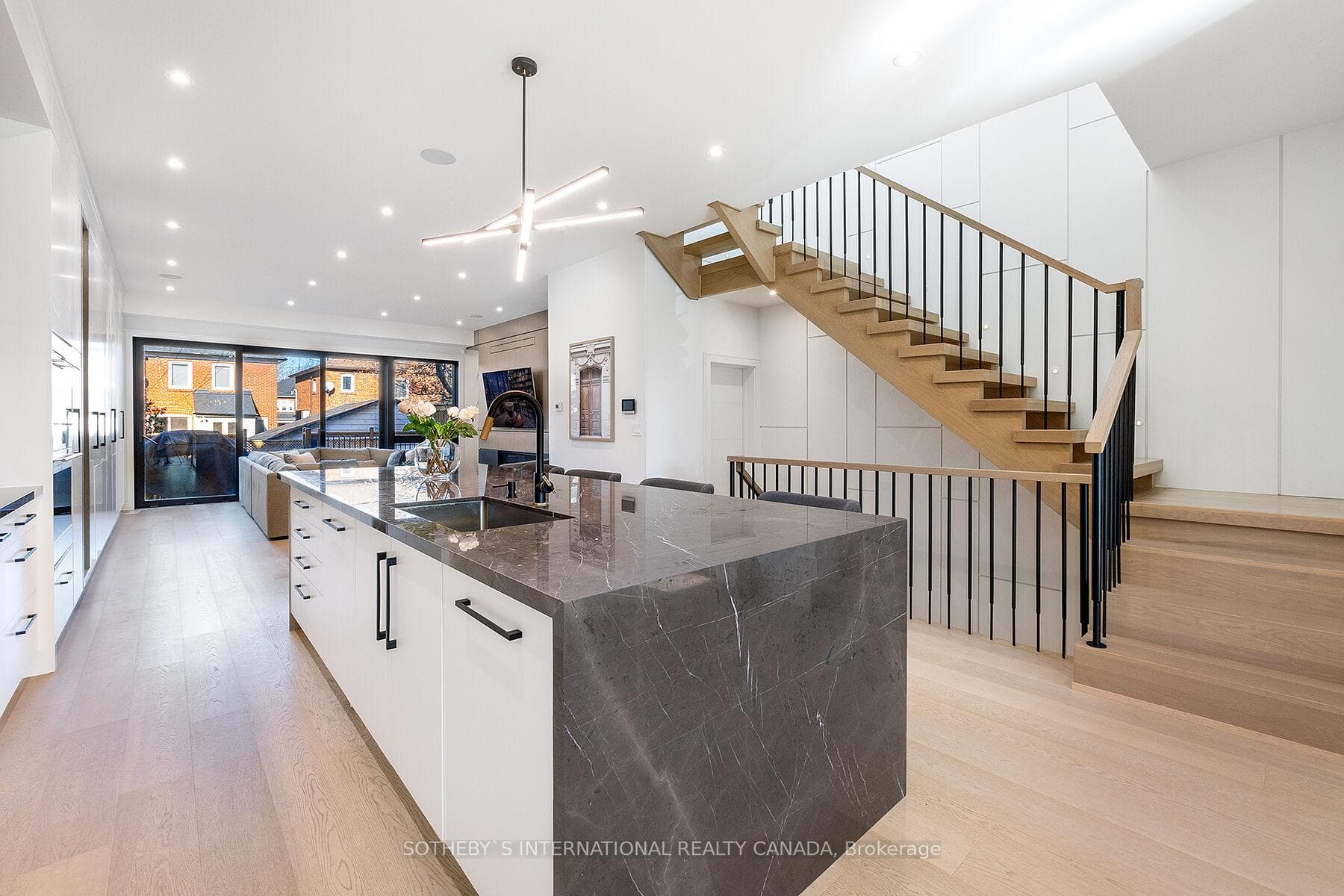 272 Cranbrooke Avenue photo 9
