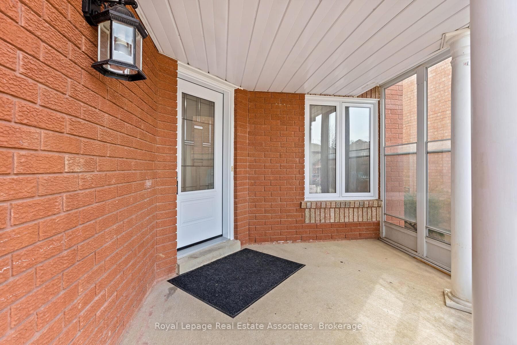 80 Lauchlin Crescent photo 3