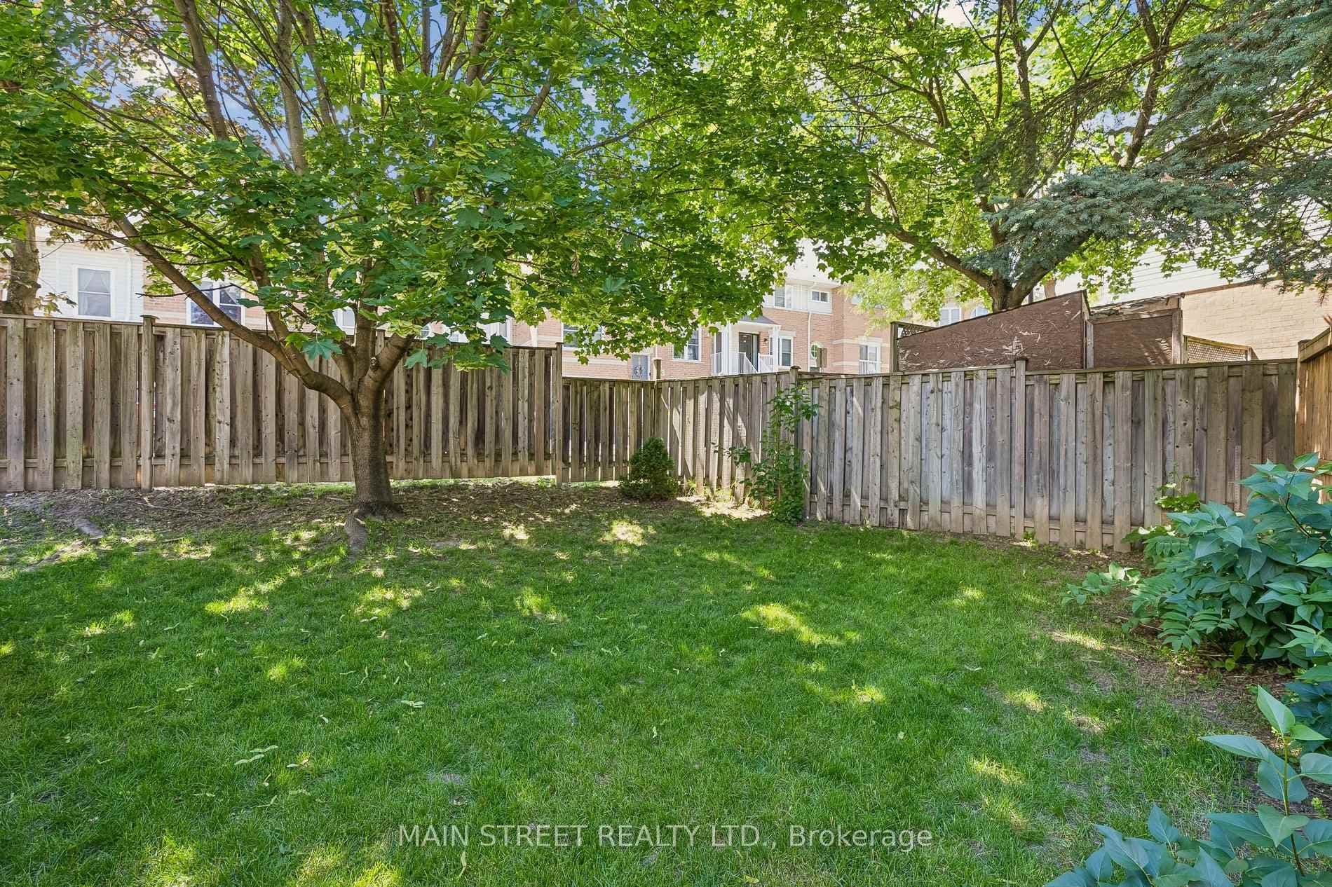 489 Cody Crescent photo 32