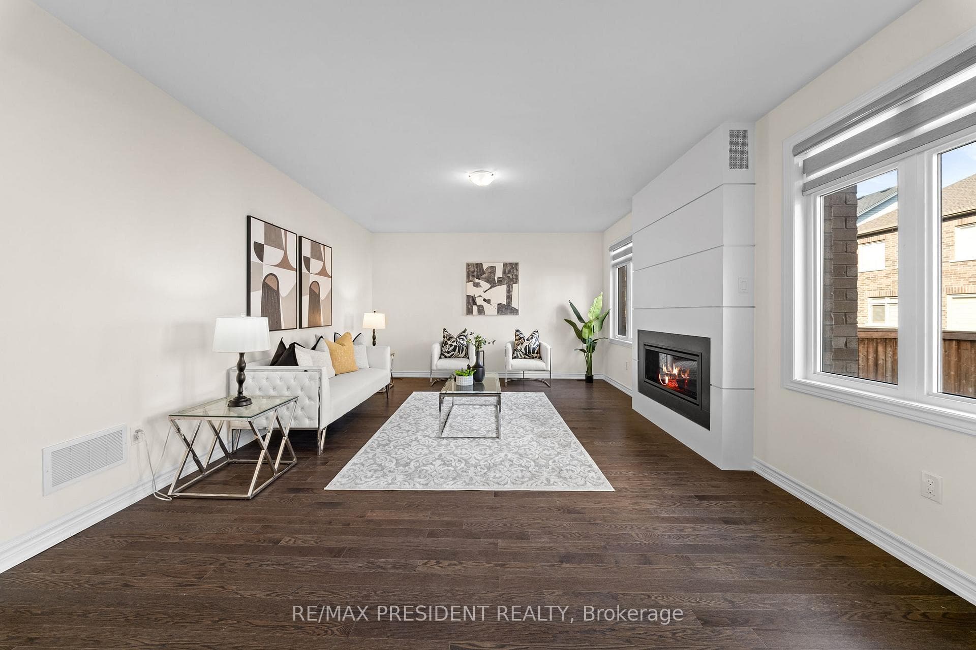 6 JENWOOD Crescent photo 18