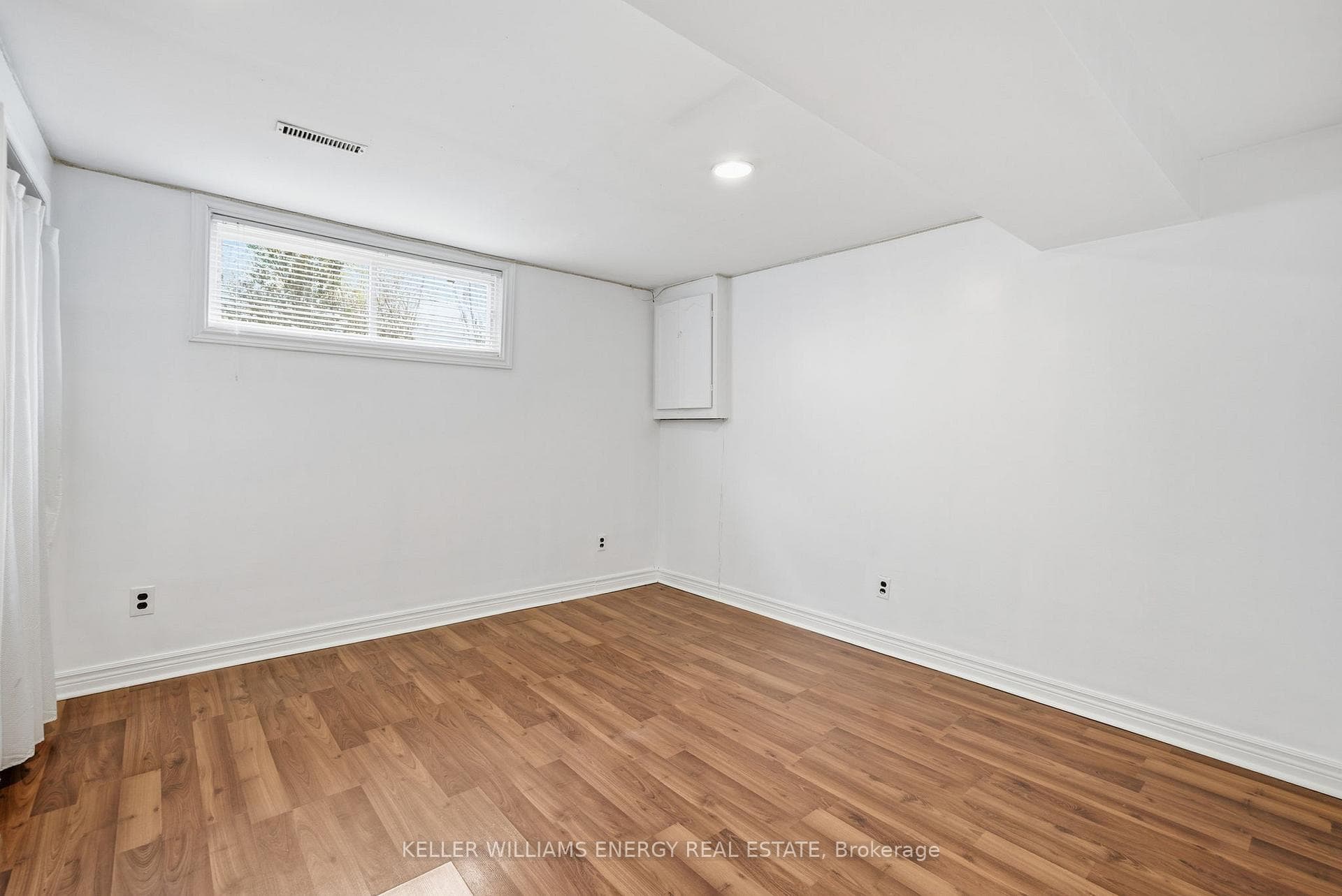738 Greenbriar Drive photo 20