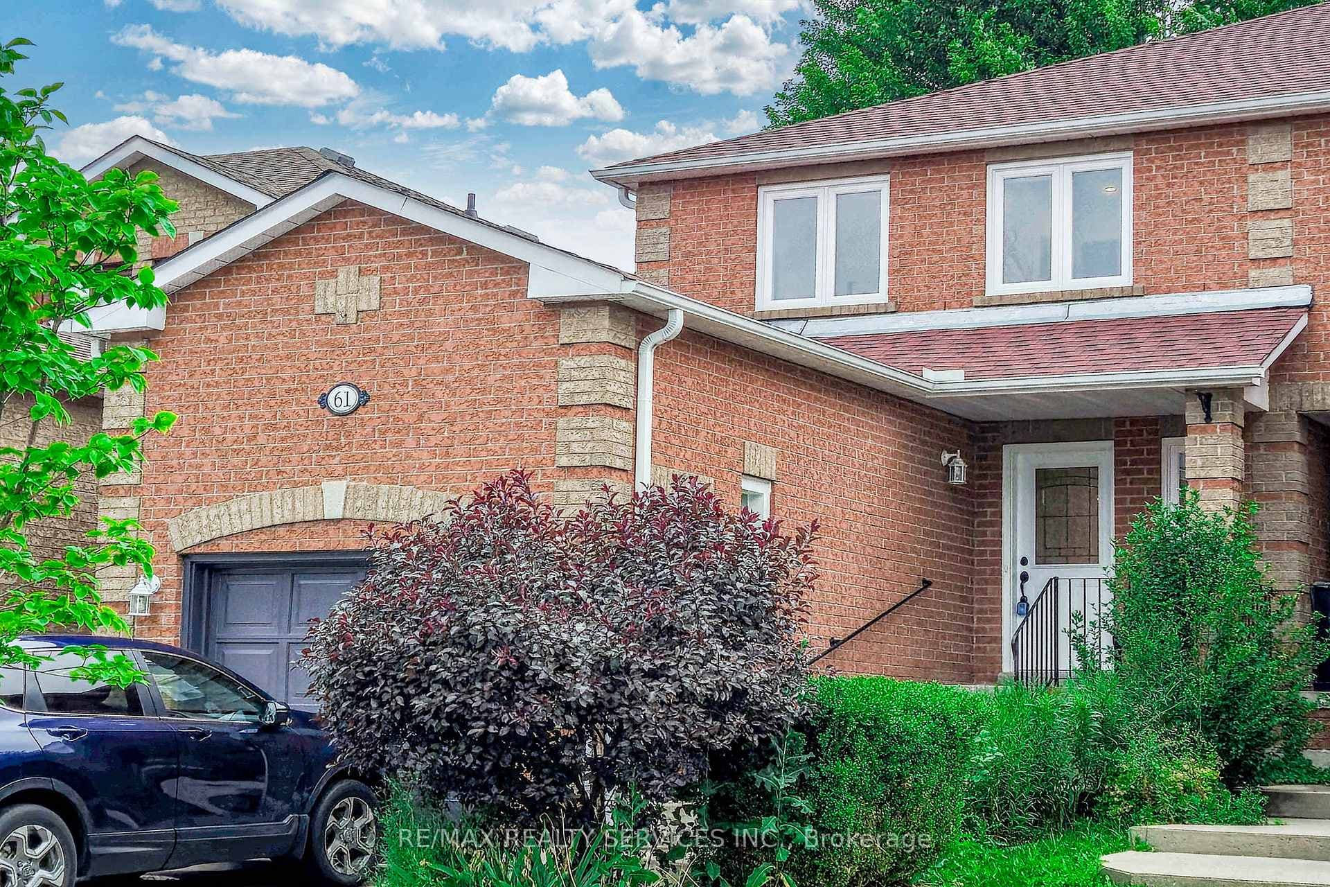61 White Tail Crescent photo 1