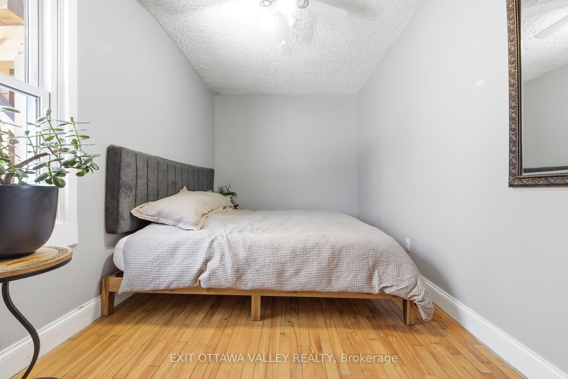 13 Spruce Crescent photo 21