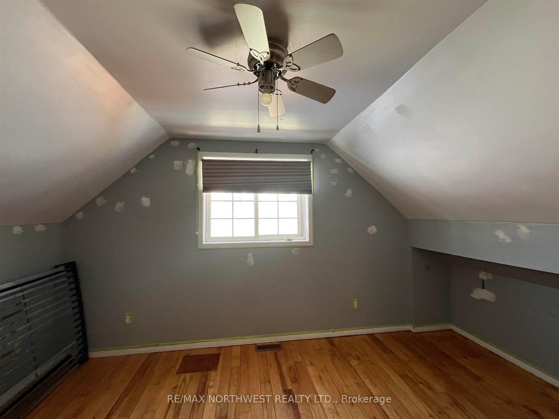 1119 Hillside Crescent photo 14