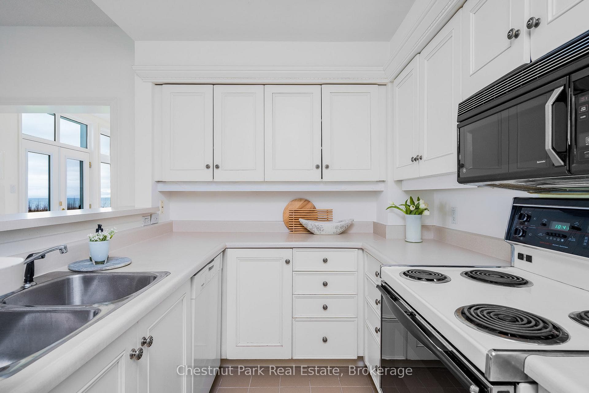 Kitchen in Unit 851