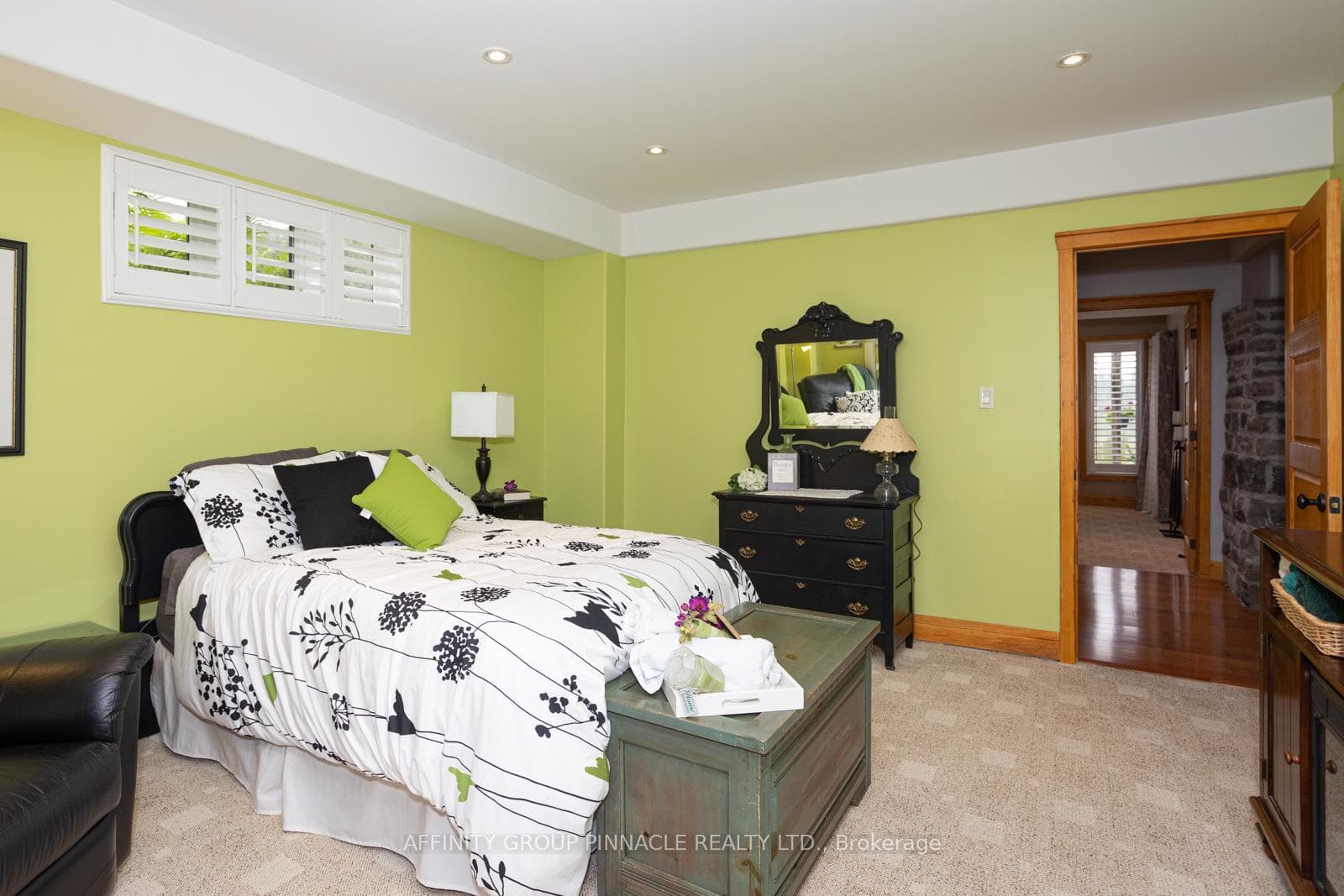 10 Bayview Drive photo 35