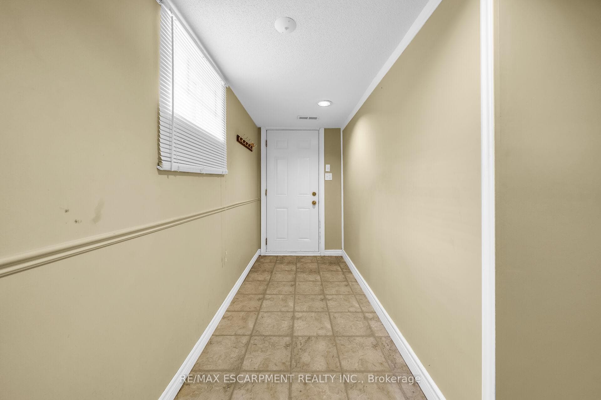 261 Ottawa Street photo 33