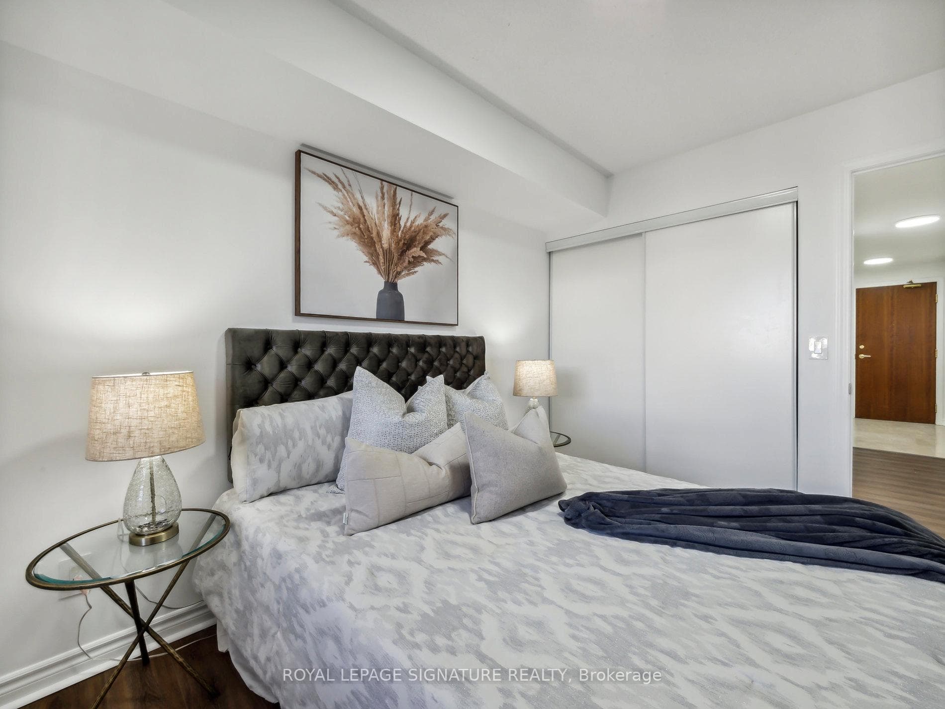 18 Kenaston Gardens Unit 804 photo 24