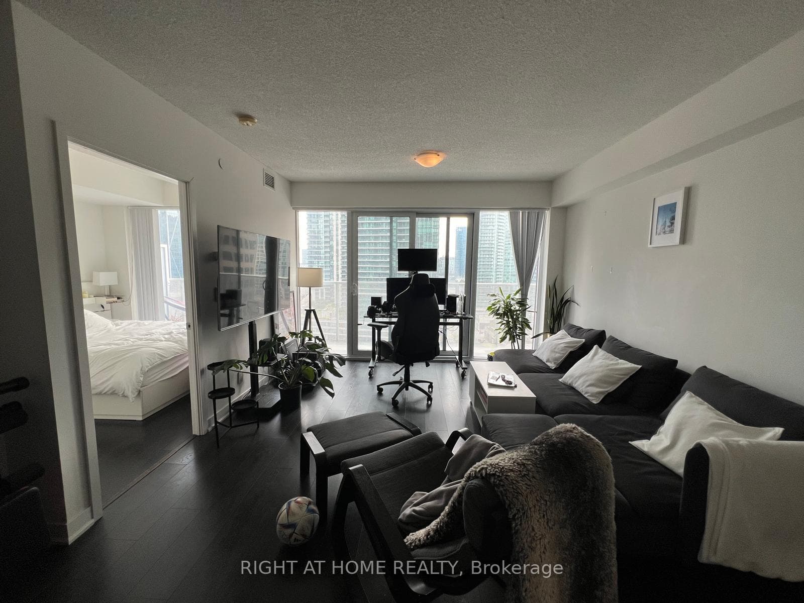 88 Harbour Street Unit 1206 photo 2
