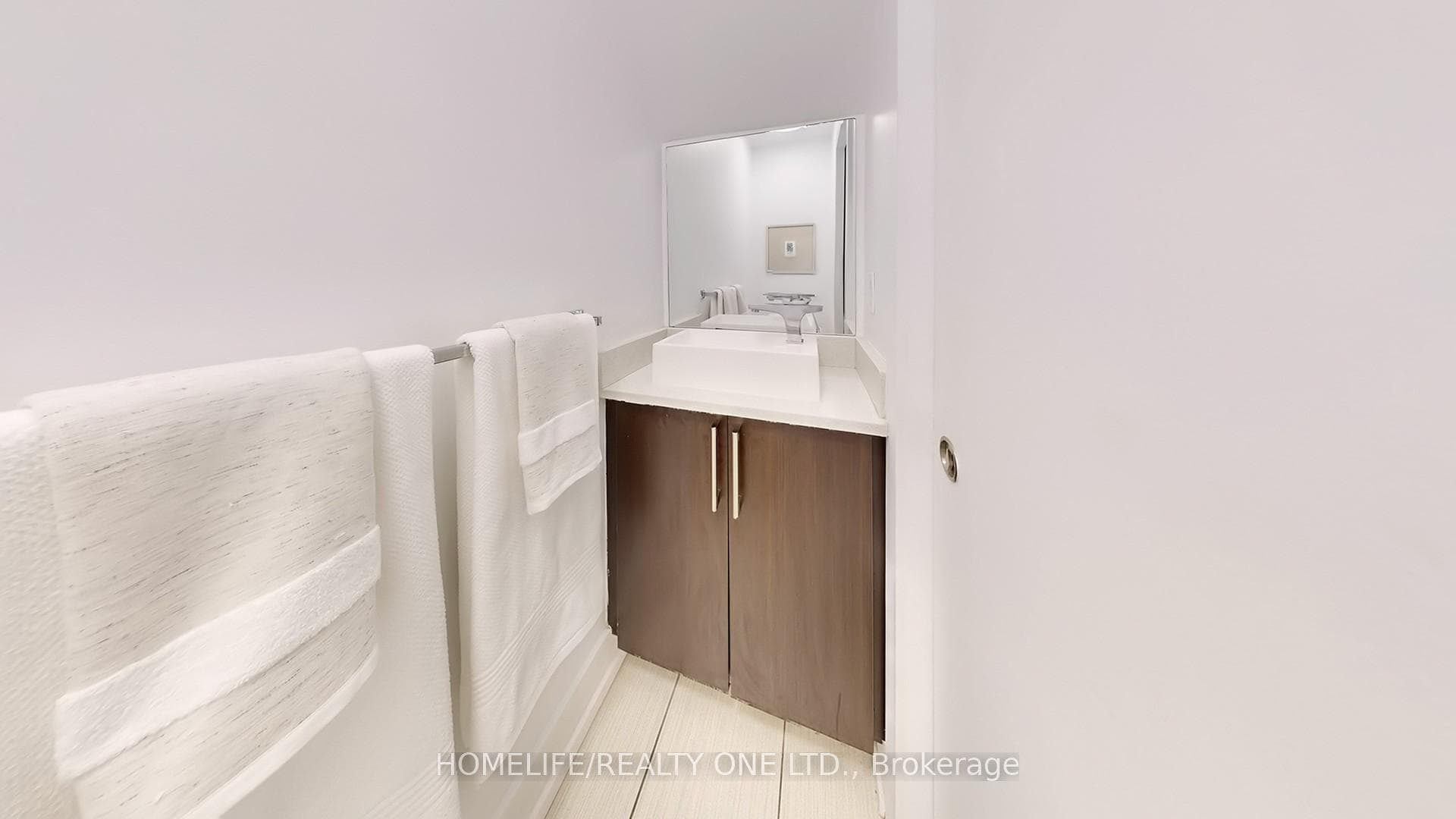 1072 Lansdowne Avenue photo 15