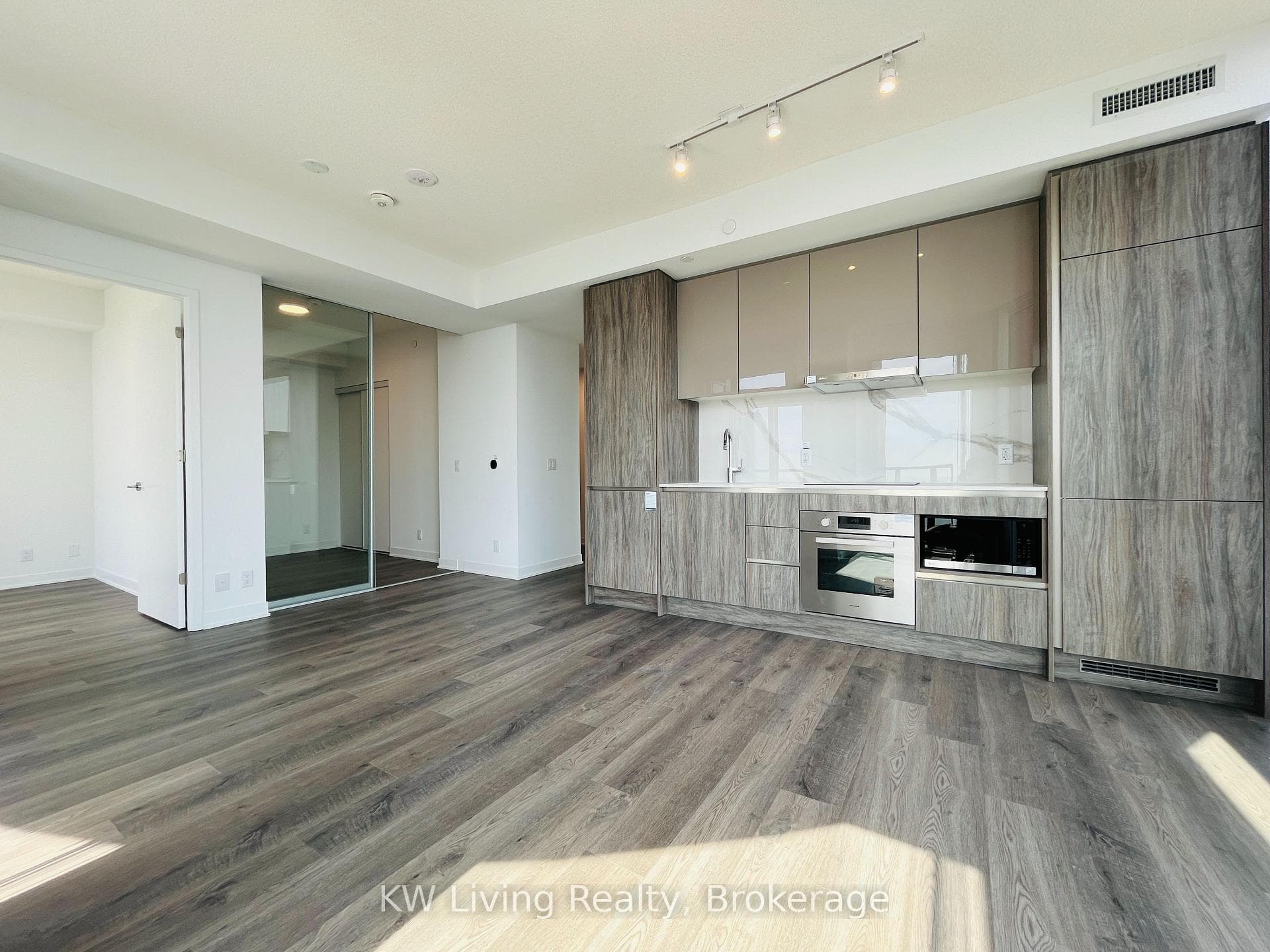 180 Front Street Unit 4006 photo 2