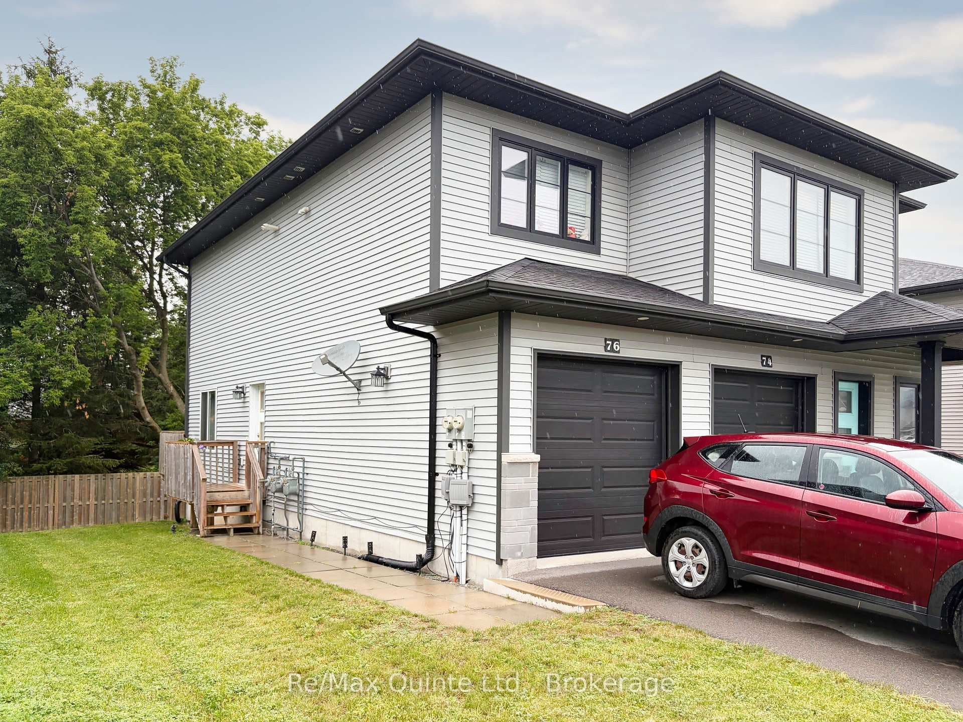 76 Ridgeway Place photo 2
