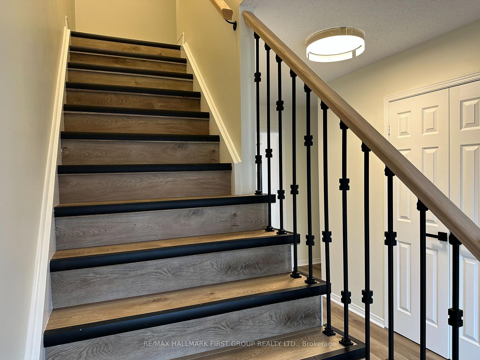 53 Strathmanor Drive photo 3