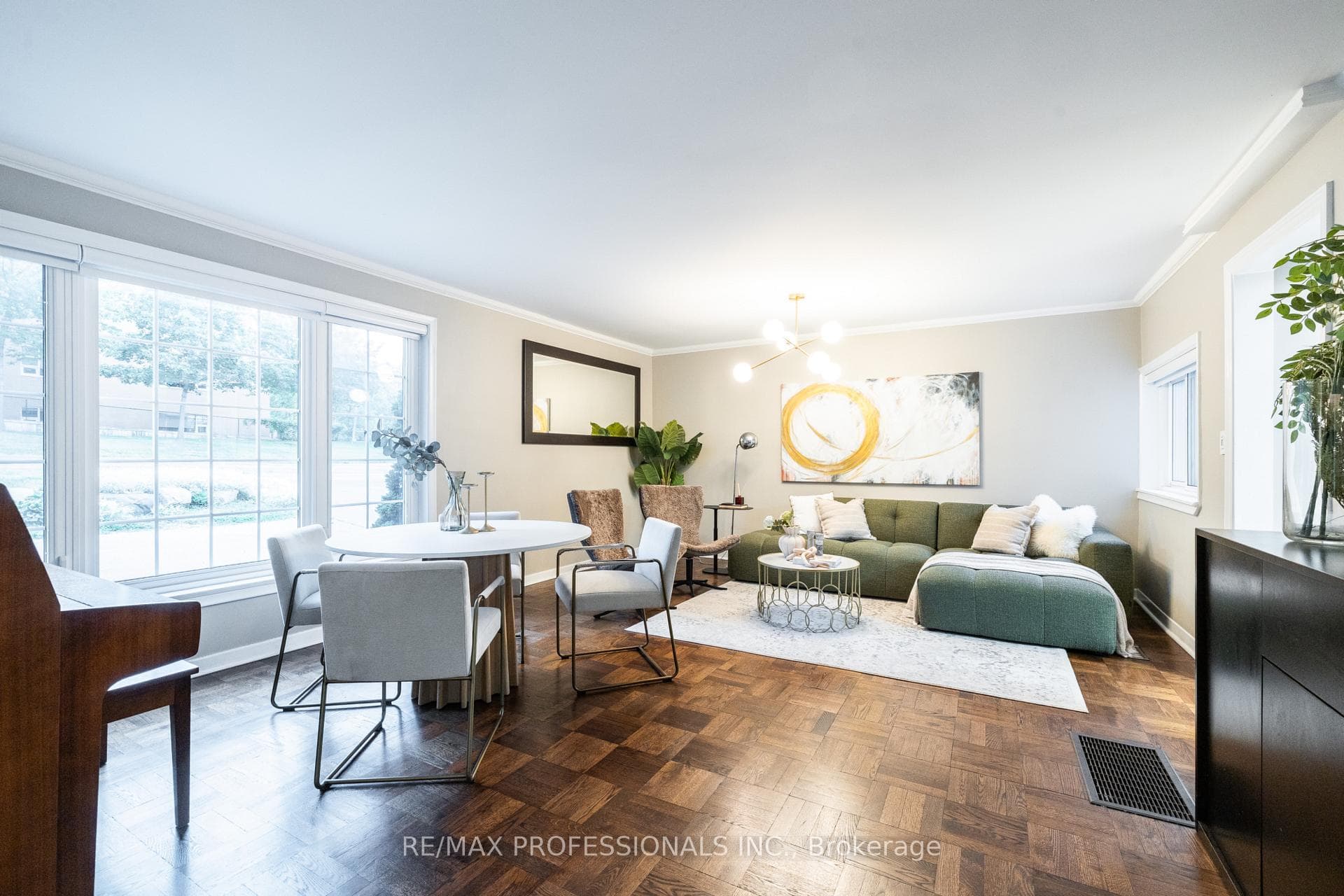 4625 Dundas Street photo 7